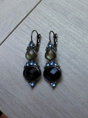 Elegant Dark Blue and Green Drop Earrings with light Blue Accents